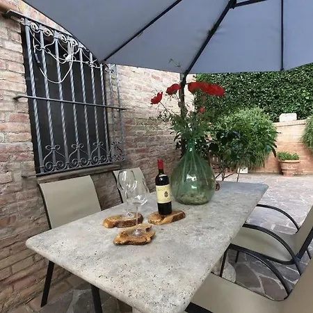 別荘 Casa Lazzaro Al Centro Di シエーナ