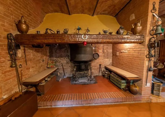 Casa Lazzaro Al Centro Di Nyaraló Siena